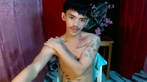 Snapshot of urhunky_boy chatting on June 23, 8:18 pm urhunky_boy online show from June 23, 8:18 pm