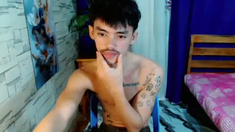Snapshot of urhunky_boy chatting on June 24, 9:14 pm urhunky_boy online show from June 24, 9:14 pm