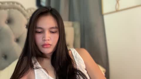 Amira online show from December 4, 1:59 am