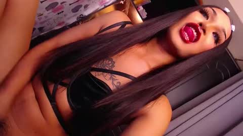 Snapshot of urladyprincessmassivecock chatting on January 9, 6:04 pm jhaii online show from January 9, 6:04 pm