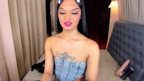 Snapshot of urladyprincessmassivecock chatting on January 19, 12:17 am jhaii online show from January 19, 12:17 am