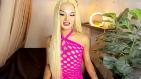 Snapshot of urladyprincessmassivecock chatting on October 6, 6:38 pm jhaii online show from October 6, 6:38 pm