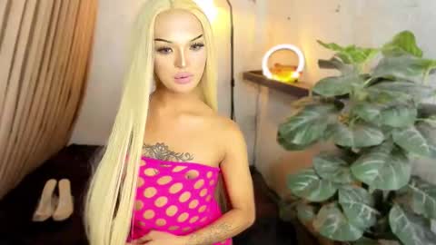 Snapshot of urladyprincessmassivecock chatting on October 13, 6:41 pm jhaii online show from October 13, 6:41 pm