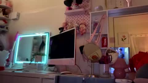 urlittlefilipina online show from December 22, 5:15 am