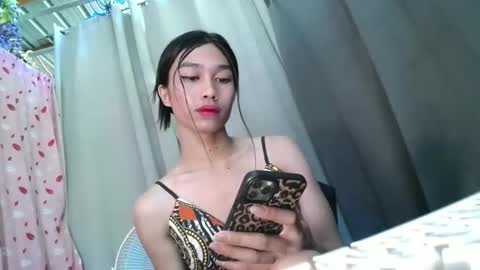 urloverjasmine_xx online show from April 29, 2:37 am