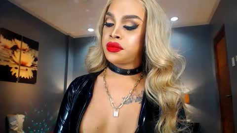 Snapshot of urmajestytyra chatting on January 17, 5:32 am UrMajestyTyra online show from January 17, 5:32 am