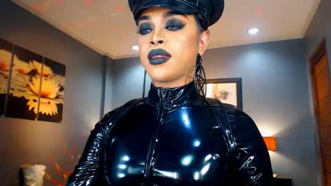 Snapshot of urmajestytyra chatting on January 21, 3:48 am UrMajestyTyra online show from January 21, 3:48 am