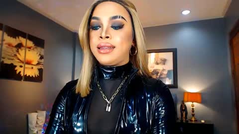 Snapshot of urmajestytyra chatting on February 18, 12:37 am UrMajestyTyra online show from February 18, 12:37 am