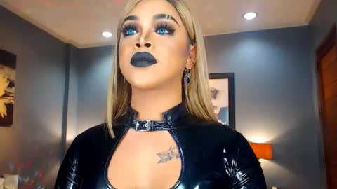 Snapshot of urmajestytyra chatting on February 19, 12:35 am UrMajestyTyra online show from February 19, 12:35 am