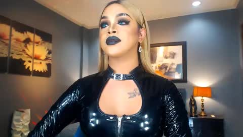 Snapshot of urmajestytyra chatting on February 25, 5:08 am UrMajestyTyra online show from February 25, 5:08 am