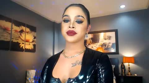 Snapshot of urmajestytyra chatting on March 2, 6:37 am UrMajestyTyra online show from March 2, 6:37 am