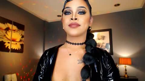 Snapshot of urmajestytyra chatting on October 3, 2:19 am UrMajestyTyra online show from October 3, 2:19 am