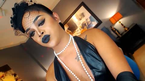 Snapshot of urmajestytyra chatting on October 11, 2:33 am UrMajestyTyra online show from October 11, 2:33 am