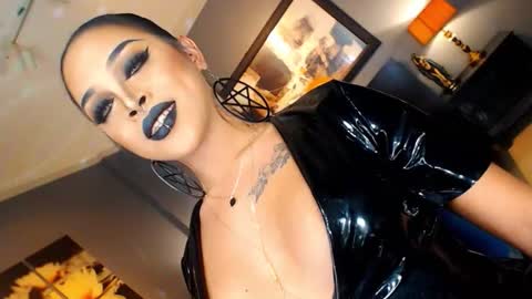 Snapshot of urmajestytyra chatting on October 18, 2:14 am UrMajestyTyra online show from October 18, 2:14 am