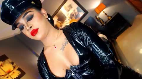 Snapshot of urmajestytyra chatting on October 28, 1:09 am UrMajestyTyra online show from October 28, 1:09 am