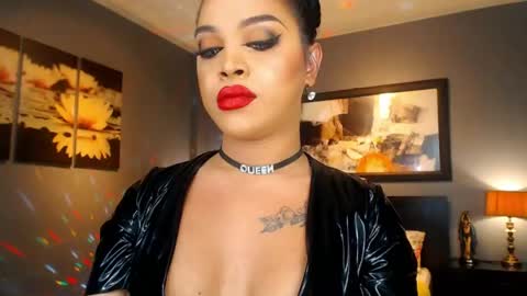 UrMajestyTyra online show from May 5, 1:02 am