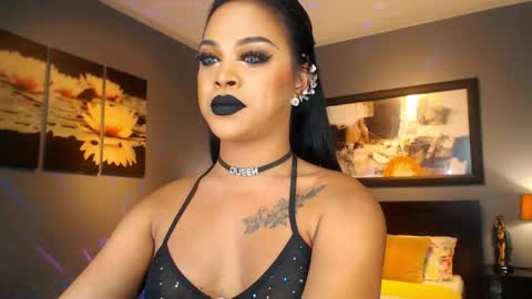 UrMajestyTyra online show from May 7, 1:33 am