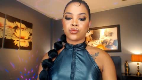 UrMajestyTyra online show from May 25, 12:49 am