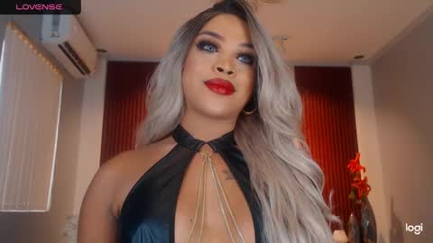 UrMajestyTyra online show from June 1, 1:51 am