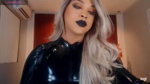 UrMajestyTyra online show from June 12, 5:12 pm