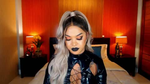 UrMajestyTyra online show from June 20, 1:52 am