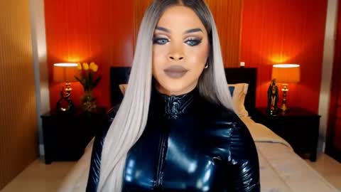 UrMajestyTyra online show from July 22, 10:45 pm
