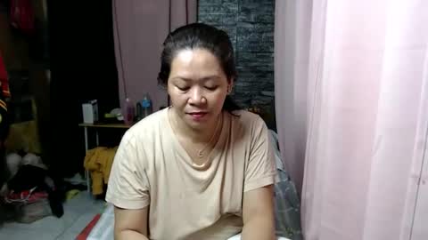 Snapshot of urpinay_singlemother chatting on December 15, 11:53 pm urpinay_singlemother online show from December 15, 11:53 pm