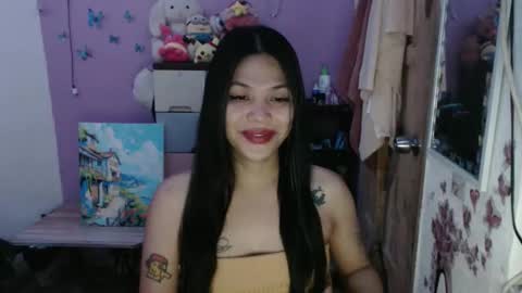 Snapshot of urpreciouspinayxxx chatting on May 2, 11:26 am hi im kim online show from May 2, 11:26 am