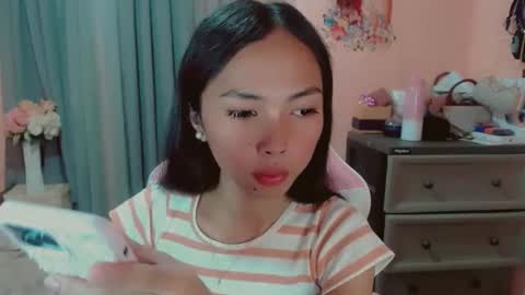 Snapshot of ursexy_michelle chatting on December 2, 7:25 am Your Future Michelle online show from December 2, 7:25 am