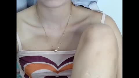 Snapshot of ursexy_pinay_skinny chatting on November 22, 5:17 am im jenny online show from November 22, 5:17 am