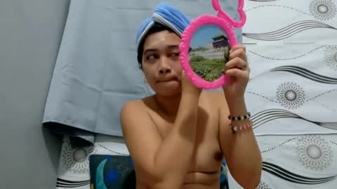 Snapshot of ursexy_pinay_skinny chatting on June 19, 5:28 pm im jenny online show from June 19, 5:28 pm