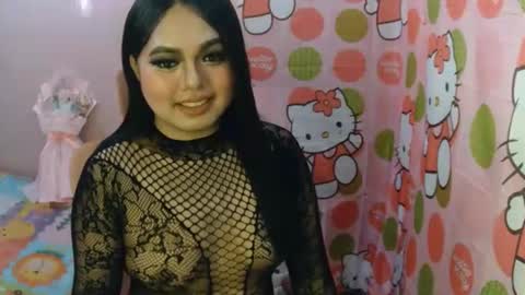 Snapshot of urslut_max chatting on December 1, 11:04 am maxie online show from December 1, 11:04 am