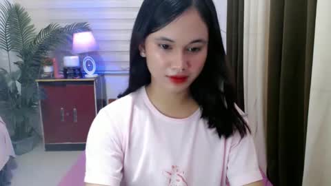 Snapshot of ursweet_athisa18 chatting on December 2, 2:45 pm Athisa online show from December 2, 2:45 pm