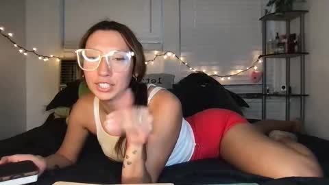 Snapshot of ursweetestlilly chatting on September 27, 1:43 am Lily online show from September 27, 1:43 am