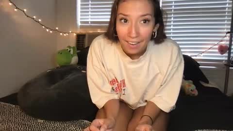 Snapshot of ursweetestlilly chatting on October 1, 3:07 pm Lily online show from October 1, 3:07 pm