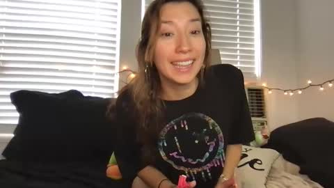 Snapshot of ursweetestlilly chatting on November 20, 4:40 pm Lily online show from November 20, 4:40 pm