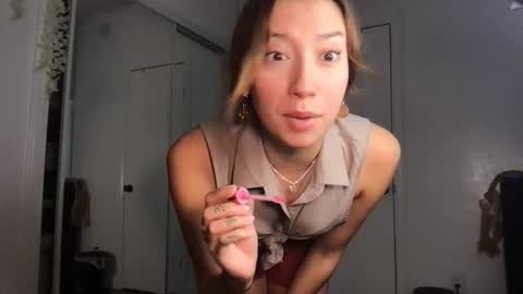 Snapshot of ursweetestlilly chatting on November 21, 4:27 pm Lily online show from November 21, 4:27 pm