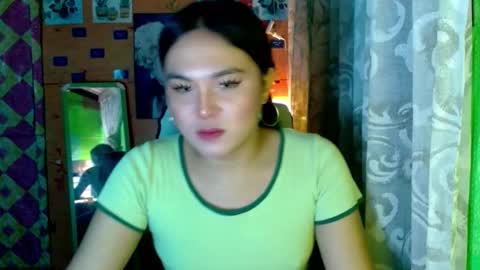 Snapshot of urunexpensivecamilla chatting on January 6, 4:54 pm YOURGIRLCAMILLA online show from January 6, 4:54 pm