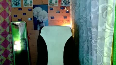 Snapshot of urunexpensivecamilla chatting on January 8, 5:37 pm YOURGIRLCAMILLA online show from January 8, 5:37 pm