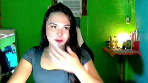 Snapshot of urunexpensivecamilla chatting on April 4, 5:43 pm YOURGIRLCAMILLA online show from April 4, 5:43 pm