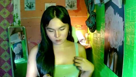 Snapshot of urunexpensivecamilla chatting on August 4, 9:01 am YOURGIRLCAMILLA online show from August 4, 9:01 am