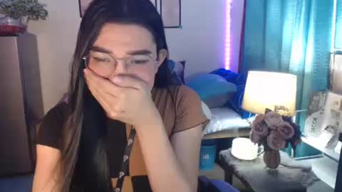 Snapshot of urwetasianprincessxx chatting on December 10, 10:17 am Ashley Kate Mateo Gray online show from December 10, 10:17 am