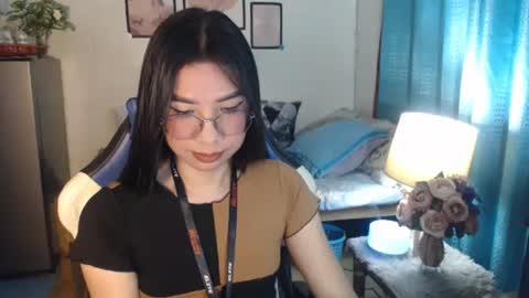 Snapshot of urwetasianprincessxx chatting on February 12, 12:01 pm Ashley Kate Mateo Gray online show from February 12, 12:01 pm
