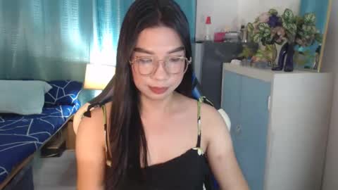 Snapshot of urwetasianprincessxx chatting on November 13, 11:31 am Ashley Kate Mateo Gray online show from November 13, 11:31 am