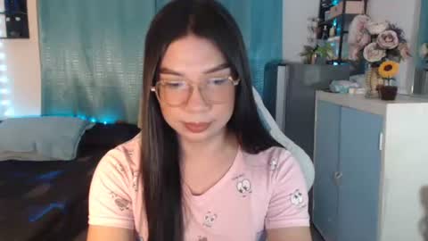 Snapshot of urwetasianprincessxx chatting on March 23, 9:13 am Ashley Kate Mateo Gray online show from March 23, 9:13 am