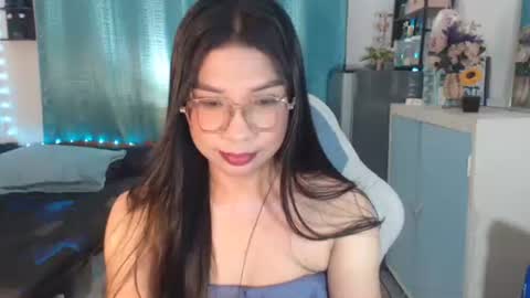 Snapshot of urwetasianprincessxx chatting on March 26, 9:26 am Ashley Kate Mateo Gray online show from March 26, 9:26 am
