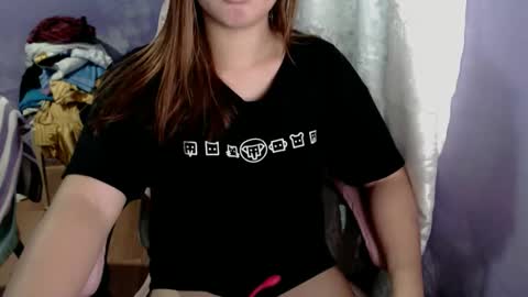 urwildslutty17 online show from November 23, 11:48 pm