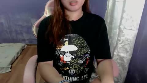 urwildslutty17 online show from December 3, 1:24 am