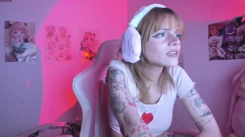 uryukim_ online show from December 3, 12:49 pm