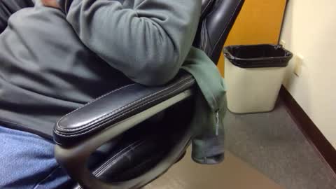 Snapshot of useemie chatting on November 17, 9:20 pm useemie online show from November 17, 9:20 pm